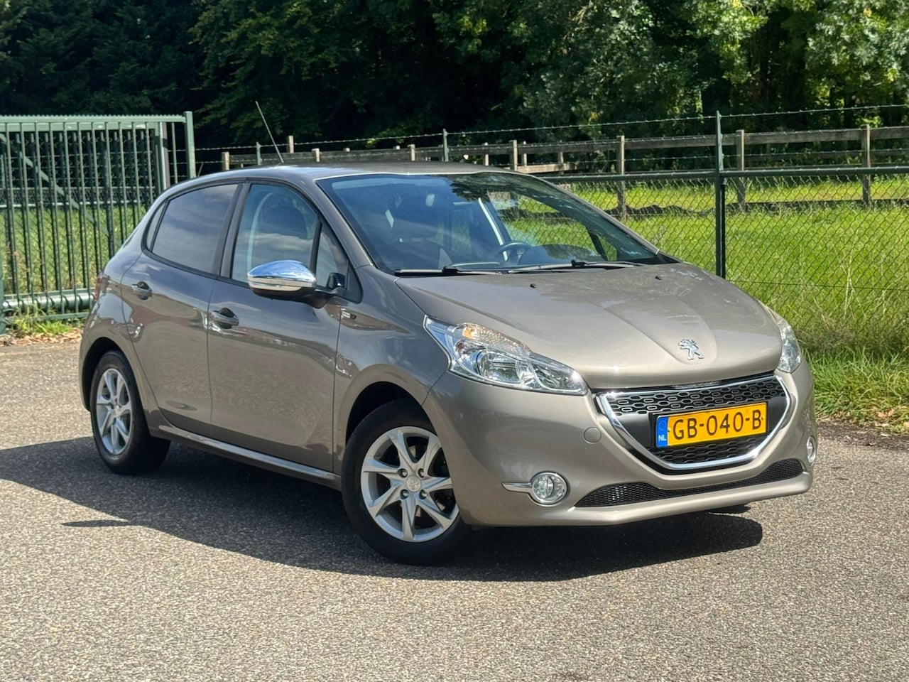 Peugeot 208 - 1.2 PureTech Style Pack /Navi/Trekhaak/ - AutoWereld.nl