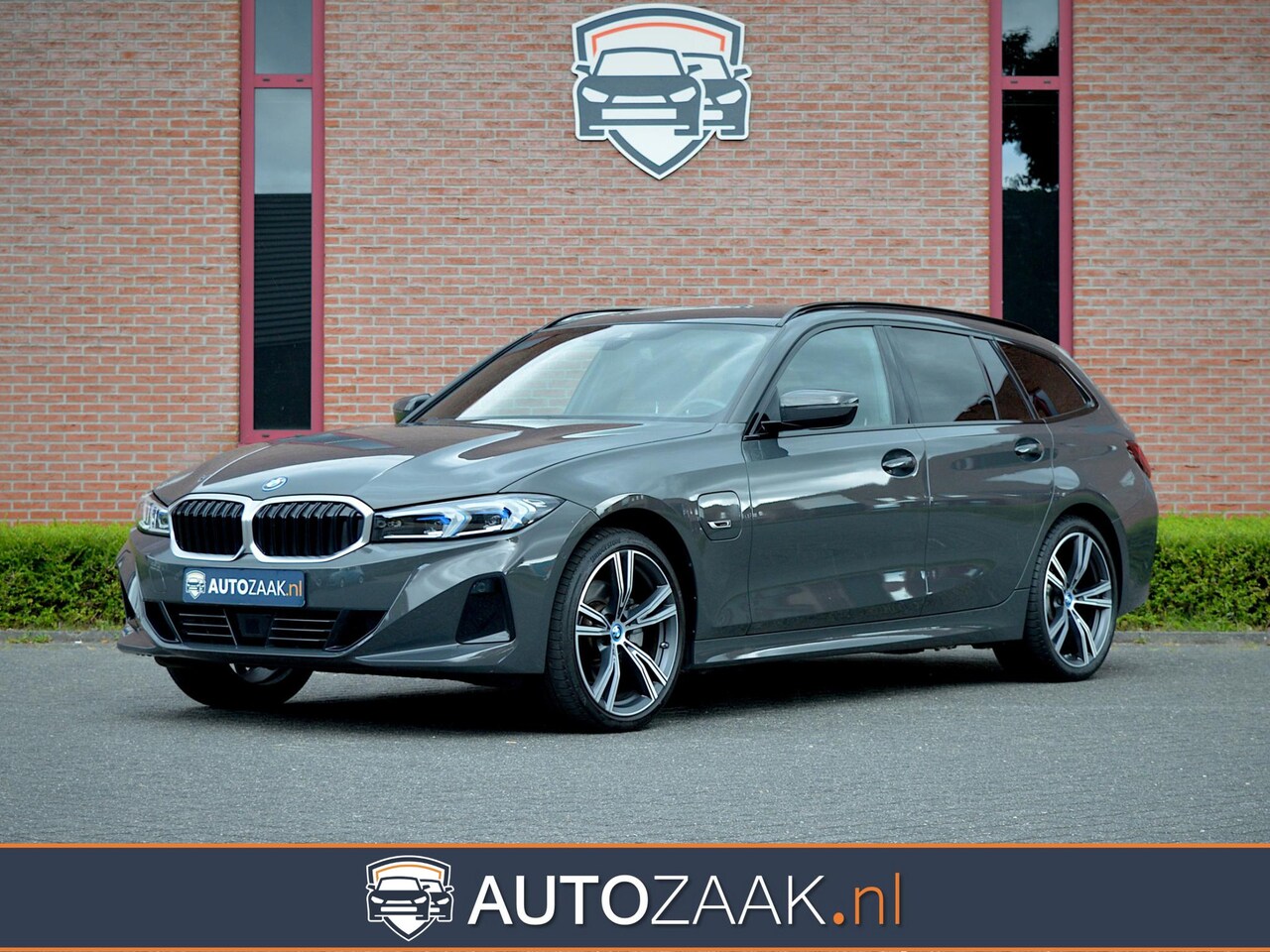 BMW 3-serie Touring - 330e xDrive Touring | Individual - AutoWereld.nl