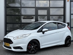 Ford Fiesta - 1.6 ST2 182PK+ / Navi / Cruise / LED / Sfeer /BT
