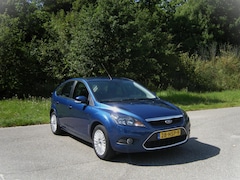 Ford Focus - 1.6 Titanium . Airco . Cruiscontrol . PDC . Navi . Trekhaak . enz enz