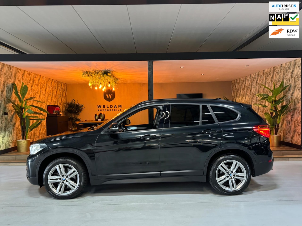BMW X1 - XDrive20i Executive Garantie Camera StoelVW Elek Achterklep PDC Cruise Navi Clima Led Lane - AutoWereld.nl