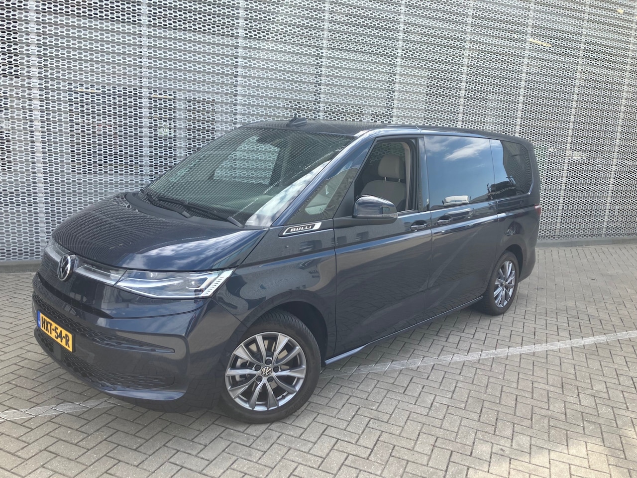 Volkswagen Multivan - 1.5 eHybrid L2 Bulli Edition 4Motion 1.5 eHybrid L2 Bulli Edition 4Motion - AutoWereld.nl