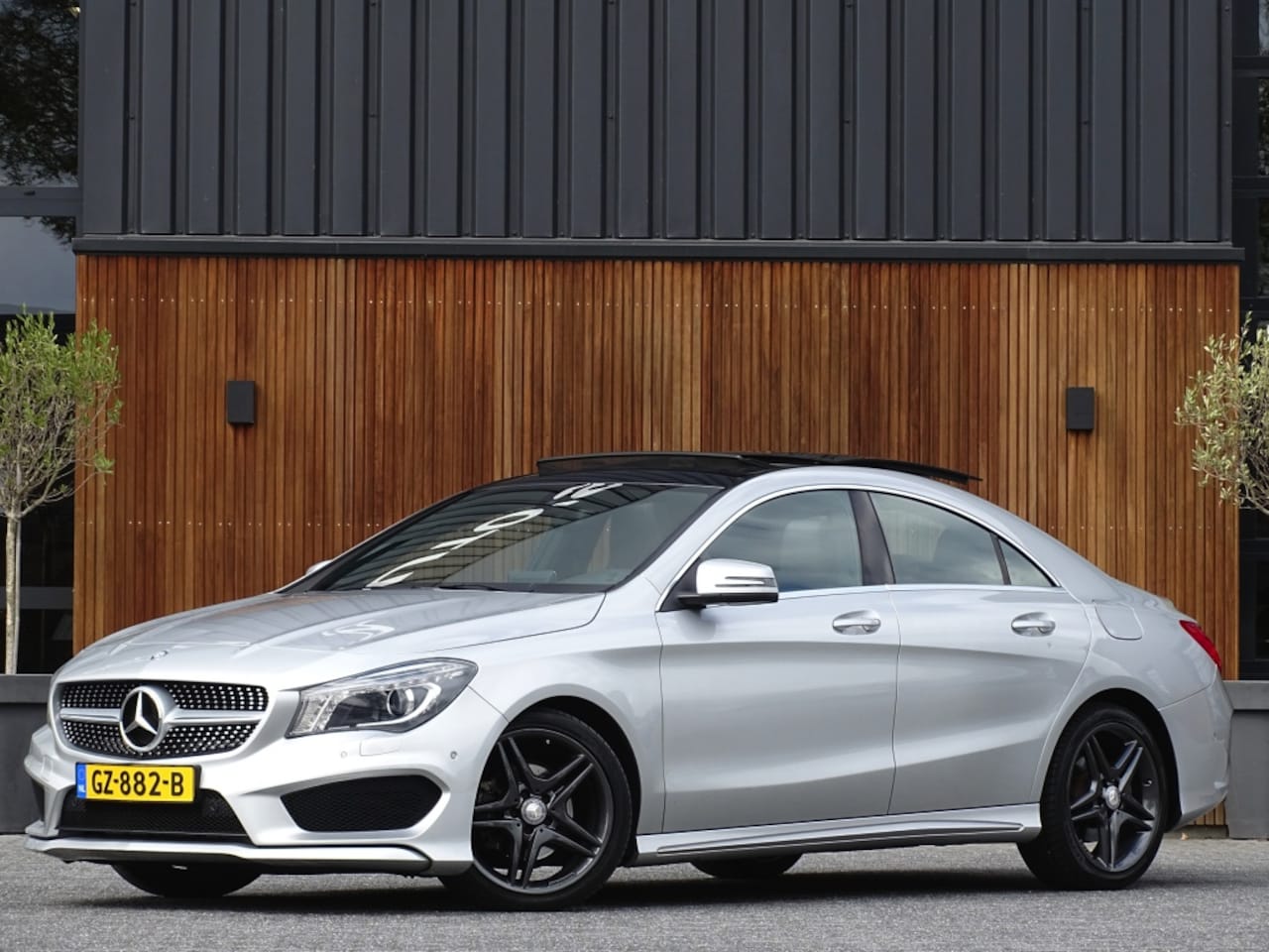 Mercedes-Benz CLA-Klasse - 180 automaat / AMG pakket / panorama / *NAP* - AutoWereld.nl