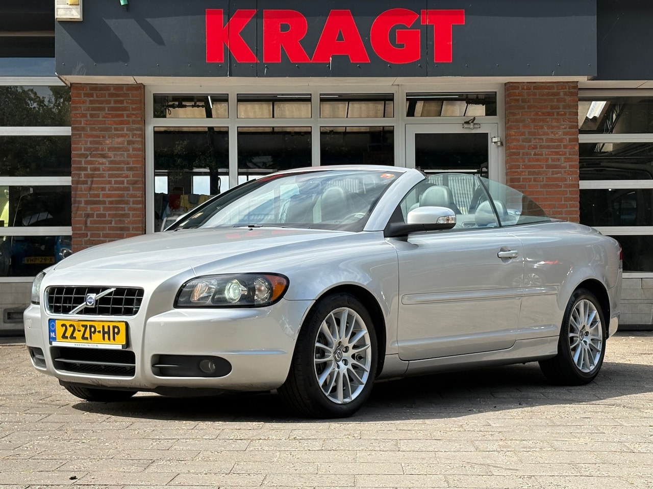 Volvo C70 Convertible - Momentum 2.4 140 pk AUTOMAAT - 5 cilinder - nette auto! - AutoWereld.nl