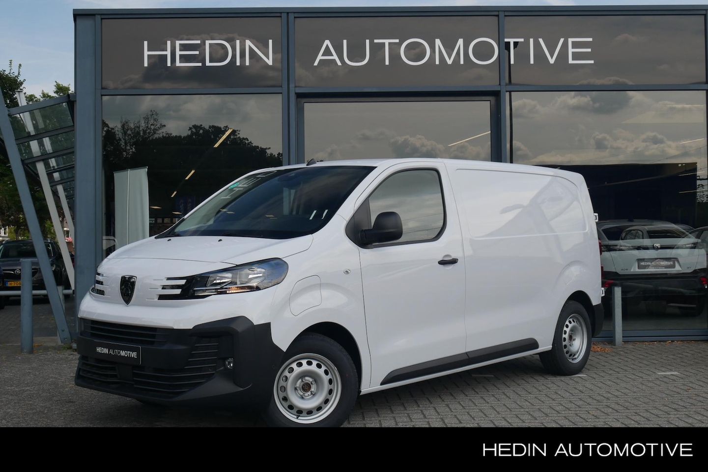 Peugeot e-Expert - EV L2 75 kWh Nieuw Uit Voorraad | Zwaar Accu Pakket | Navigatie | Camera + PDC - AutoWereld.nl
