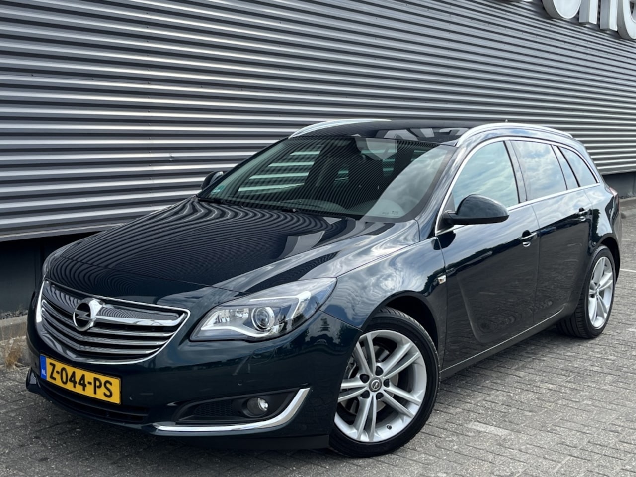 Opel Insignia Sports Tourer - 2.0D 195PK Bi-Turbo / Cosmo Edit. / NW APK / Trekhaak / LED / 20 - AutoWereld.nl