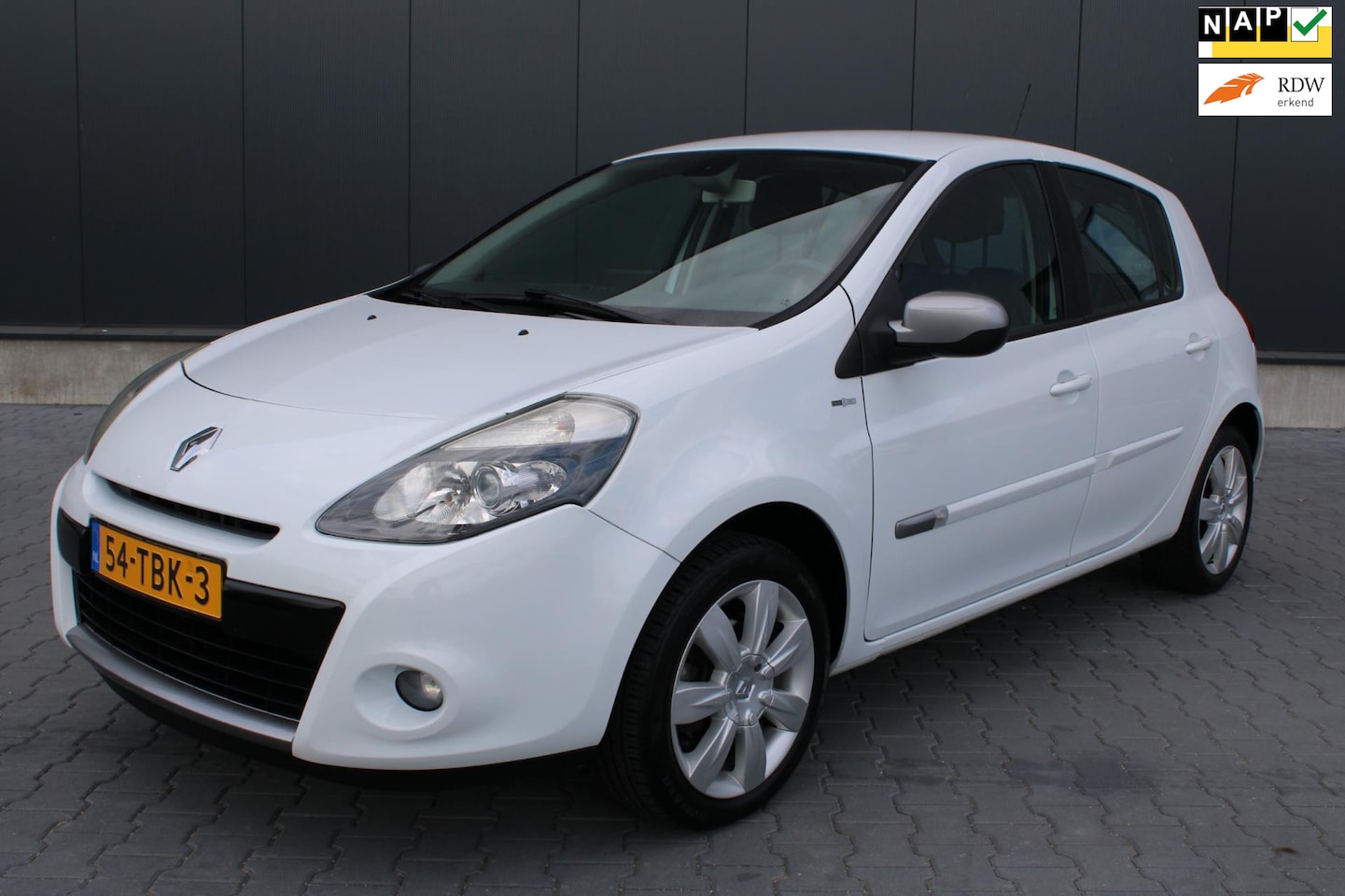 Renault Clio - 1.2 TCe Night & Day TREKHAAK NAVIGATIE CRUISE - AutoWereld.nl