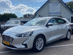 Ford Focus - 1.0 TITANIUM CAMERA/NAVI/KEYLESS/LANE/CARPLAY