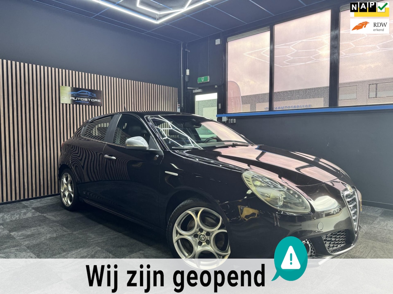 Alfa Romeo Giulietta - 1.4 T Distinctive Airco h leder Cruise 18Inch Zeer nette Auto!! - AutoWereld.nl
