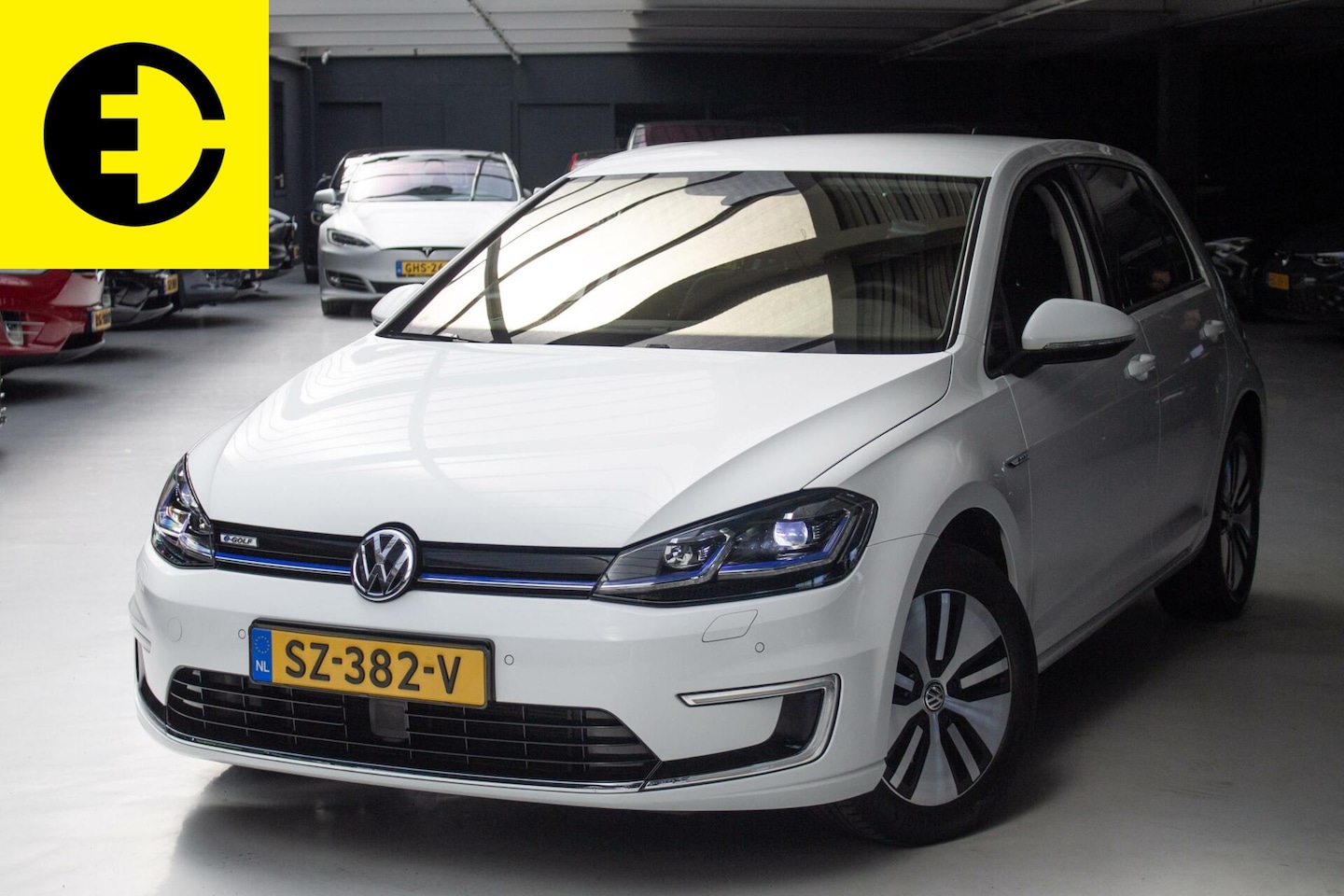 Volkswagen e-Golf - e-Golf | DAB | Stoelverwarming | Parkeersensoren voor en achter - AutoWereld.nl