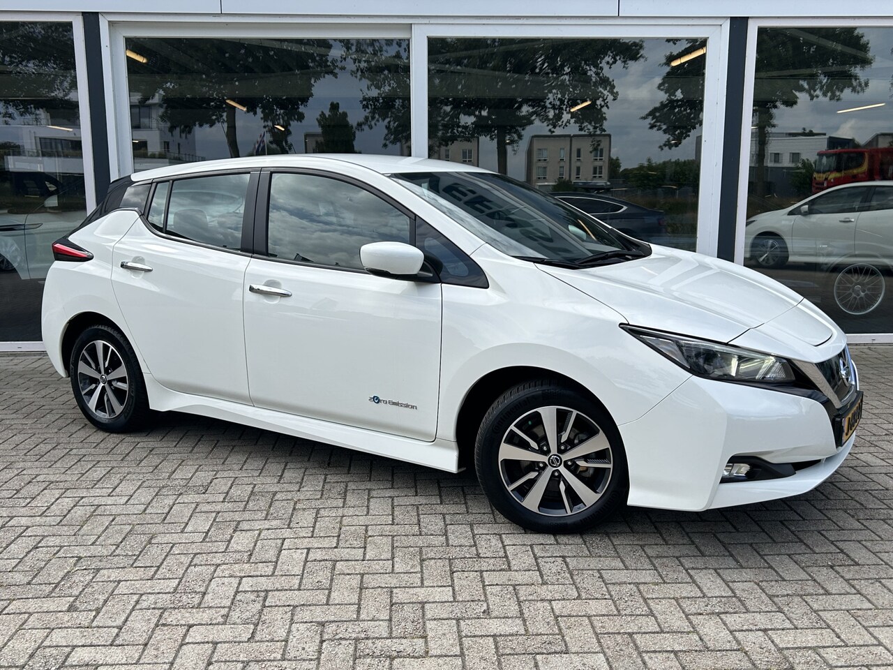 Nissan LEAF - Acenta 40 kWh 50% deal 5.475,- ACTIE Navi / Camera / Telefoon / cruise / Clima - AutoWereld.nl