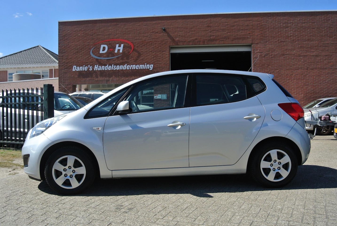 Kia Venga - 1.4 CVVT Seven airco navigatie inruil mogelijk nap - AutoWereld.nl