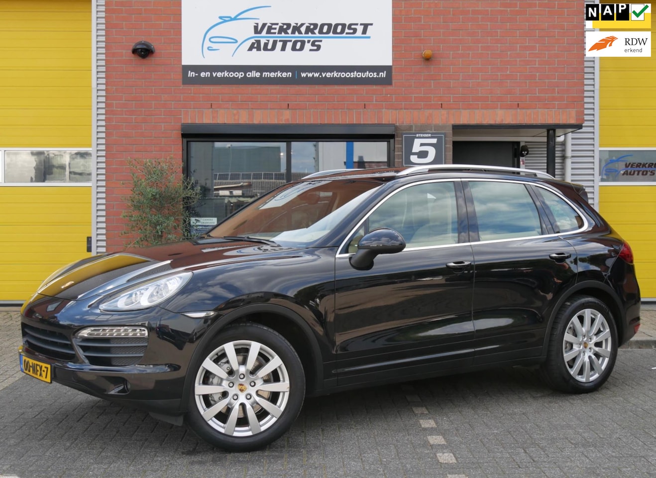 Porsche Cayenne - 4.8 S pano. memory. luchtvering. volledig onderhouden - AutoWereld.nl