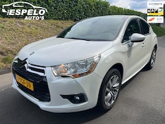 Citroën DS4 - 1.6 THP So Chic AUTOMAAT met 91.658 km NAP en oa: Verw. stoelen, Apple/Android, Lm 17", Cl