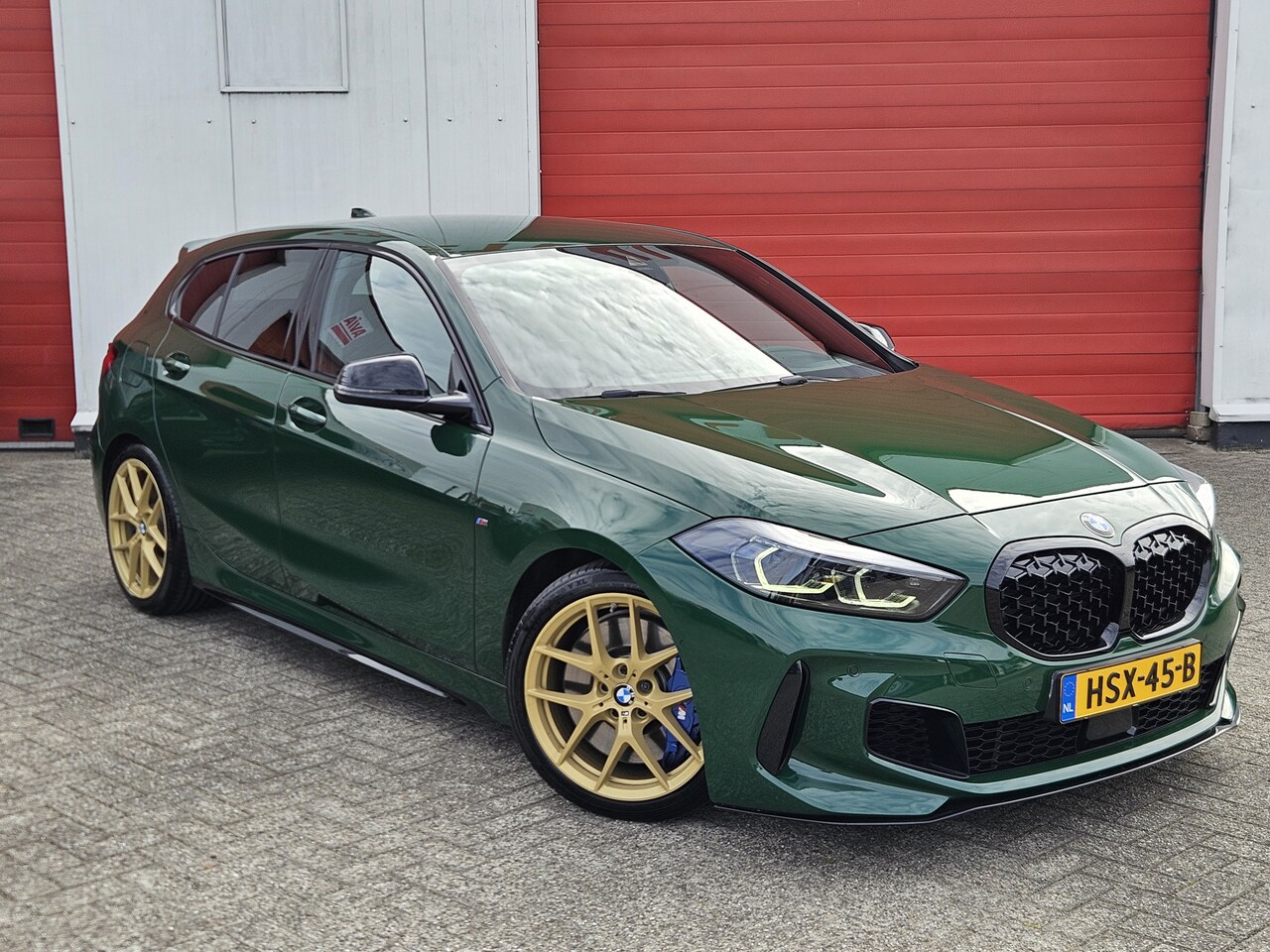 BMW 1-serie - M135i xDrive M-Sport Pro | Irish Green | H/K - AutoWereld.nl