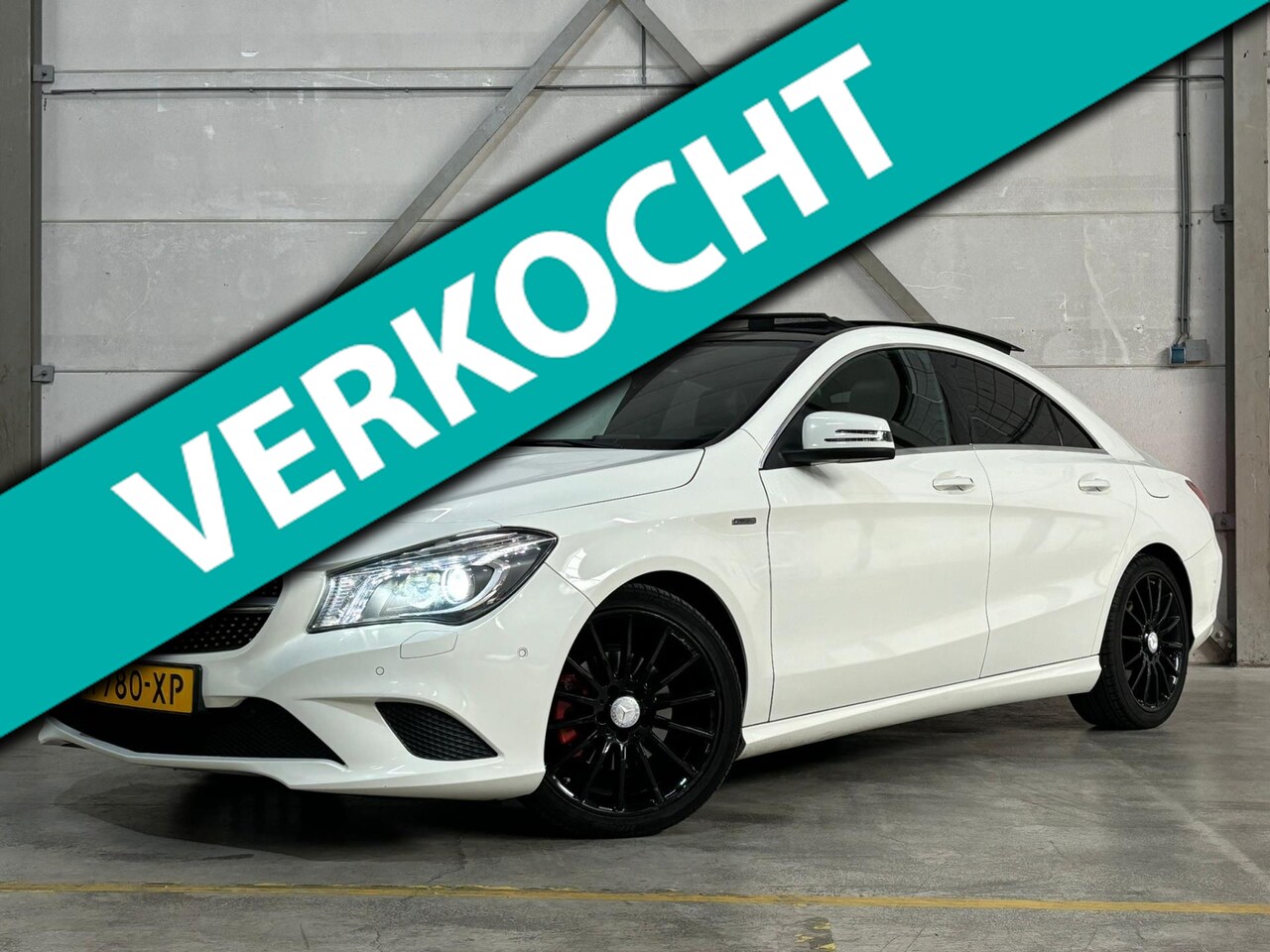 Mercedes-Benz CLA-Klasse - 180 AMG Line Panoramadak Leder - AutoWereld.nl