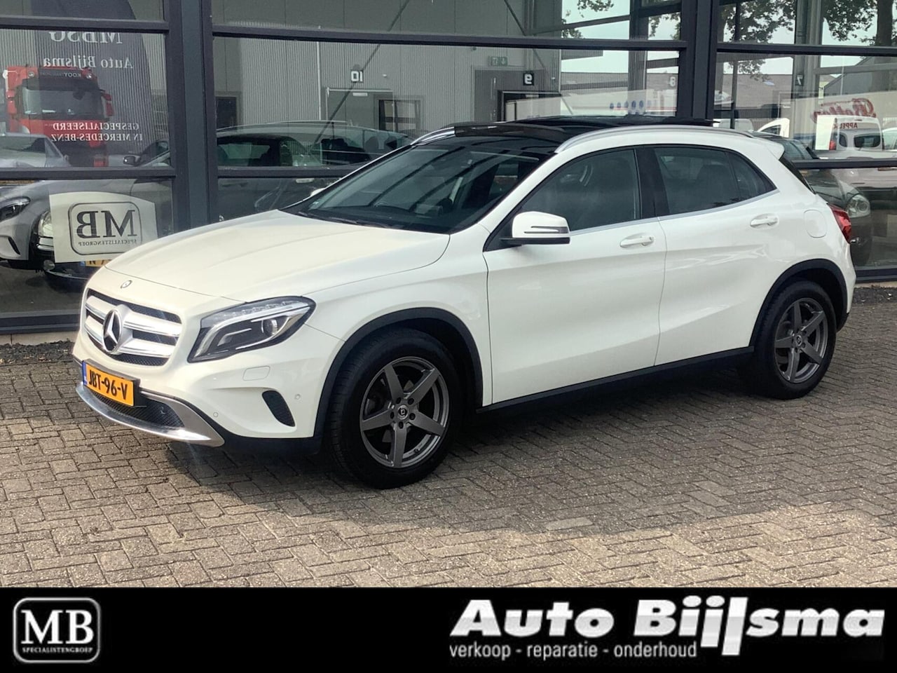 Mercedes-Benz GLA-Klasse - 180 Ambition 180 Ambition, automaat, Panorama dak, navi, cruise, - AutoWereld.nl