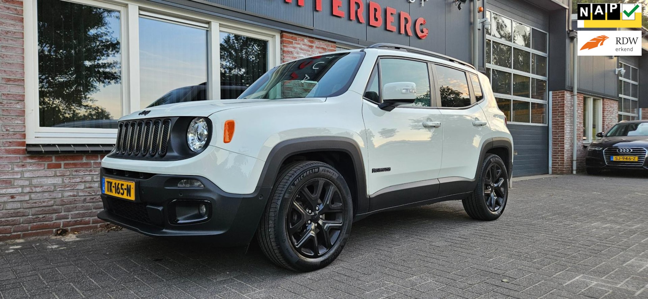 Jeep Renegade - 1.4 MultiAir Night Eagle II Limited Automaat! Trekhaak! Airco! Cruise Control! Nette Auto! - AutoWereld.nl