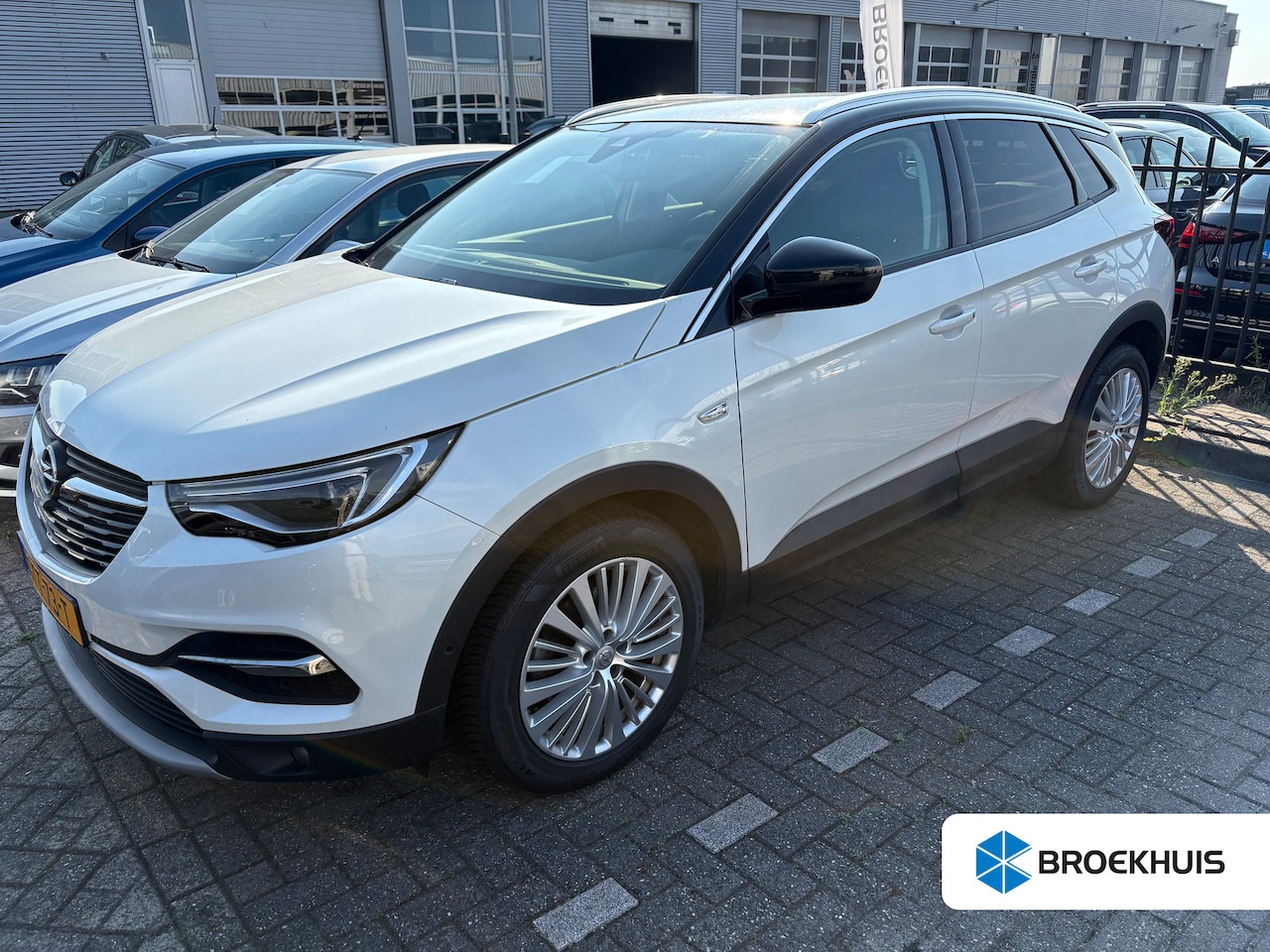 Opel Grandland X - 1.6 Turbo Ultimate 180PK AUT | Stoelventilatie | Stoel+stuurwiel verwarming |  Dode hoek d - AutoWereld.nl