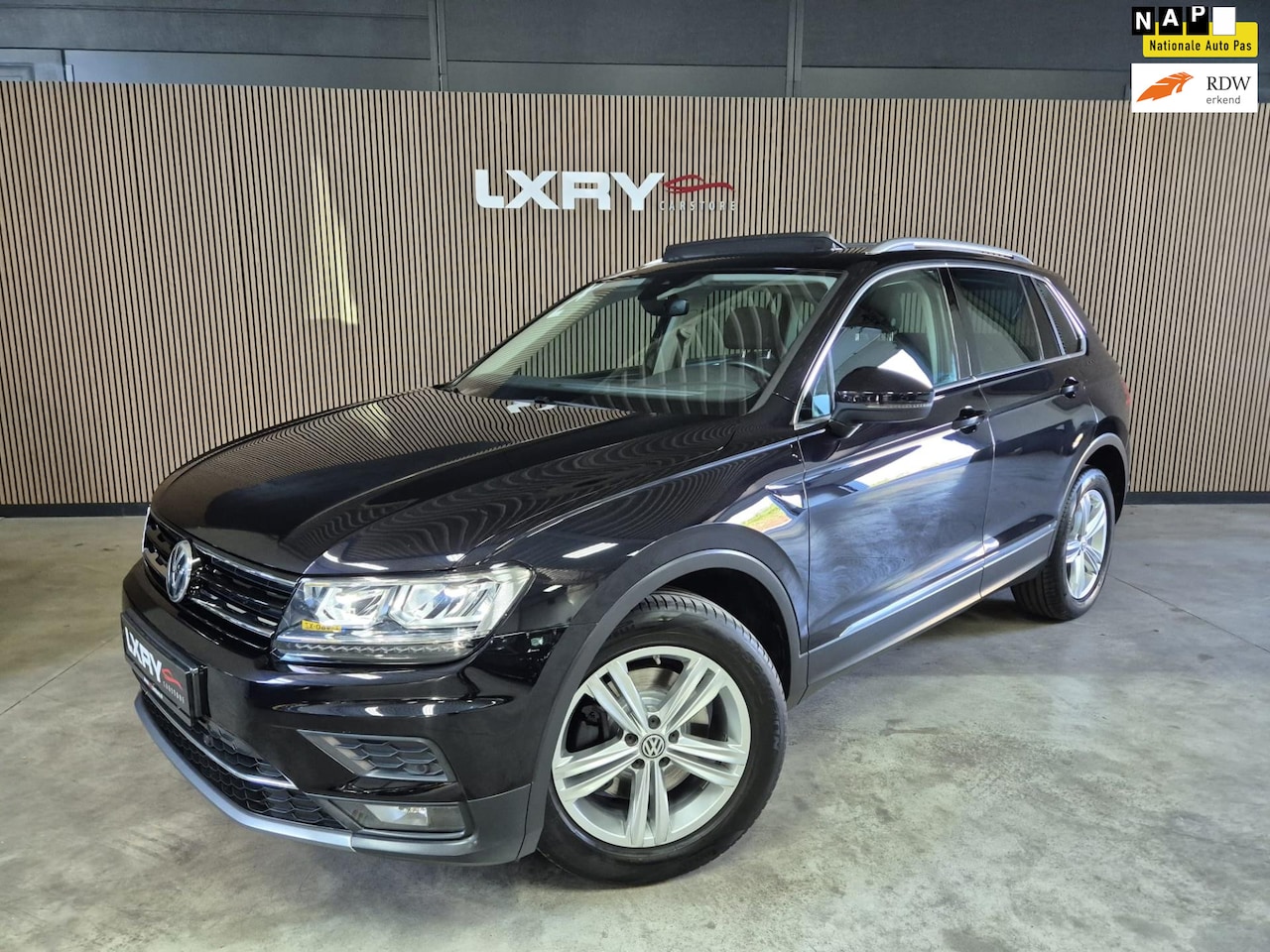 Volkswagen Tiguan - 2.0 TSI 4Motion Highline | Navi | Clima | Pano | Digitaal | Stoelverwarming | - AutoWereld.nl