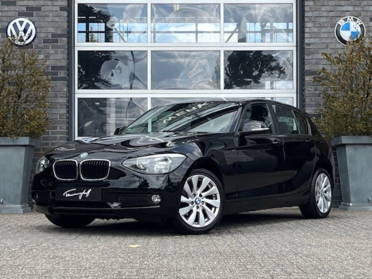 BMW 1-serie - 116I 5DRS. BUSINESS CLIMA - CARPLAY - CAMERA ORG. NL - AutoWereld.nl