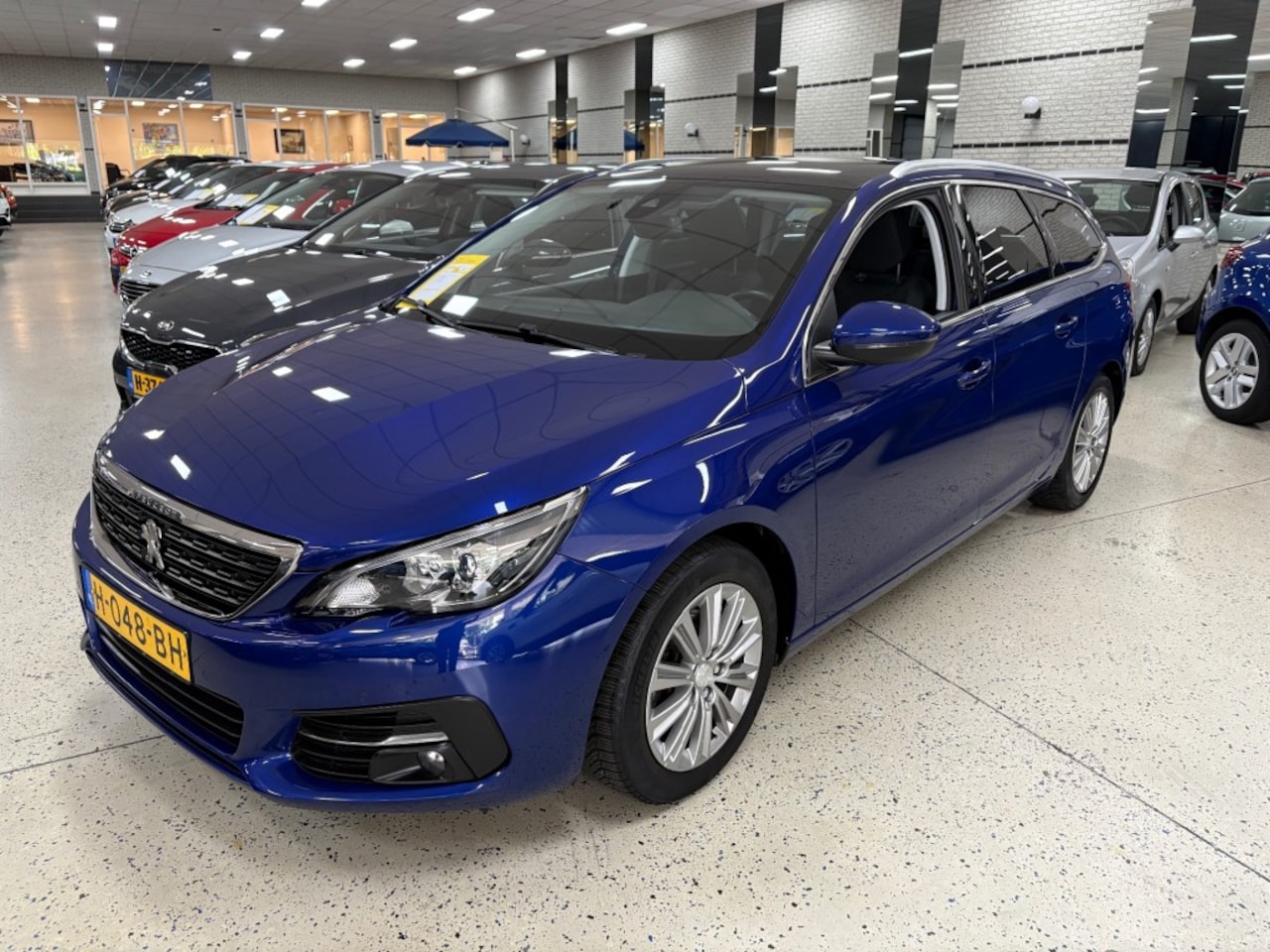 Peugeot 308 - 1.2  110 PK / Panodak / Trekhaak / Navi / Climat / Dab / Cruise - AutoWereld.nl