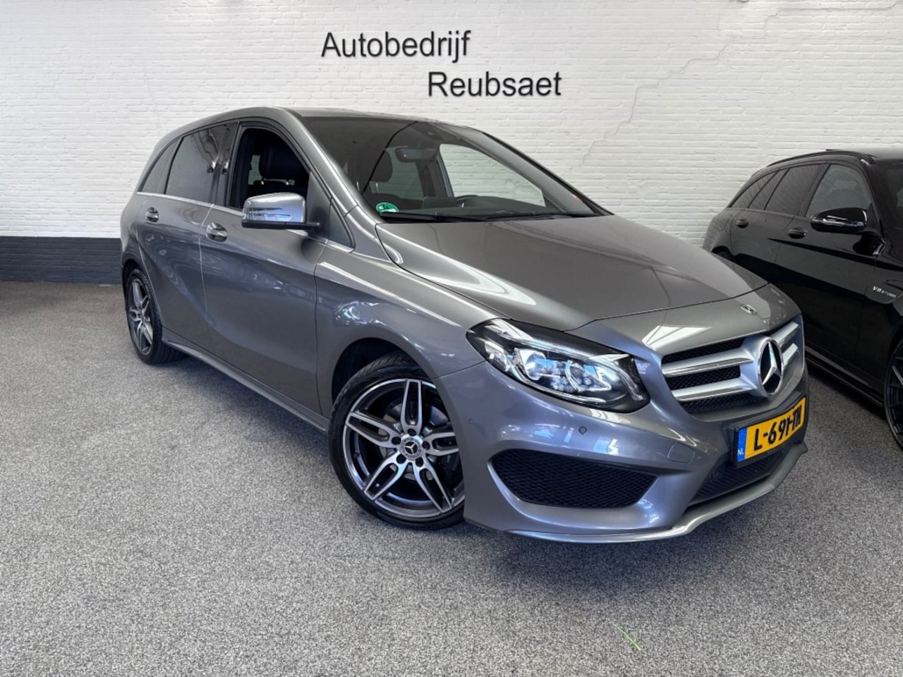 Mercedes-Benz B-klasse - 180 Business AMG Keyless Leer Trekhaak Led Camera Incl 12Mnd Garantie - AutoWereld.nl