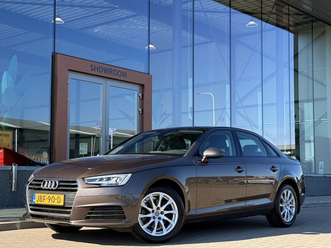 Audi A4 Limousine - | Achteruitrijcamera | Keyless | Digital Dash | 2.0 TFSI - AutoWereld.nl