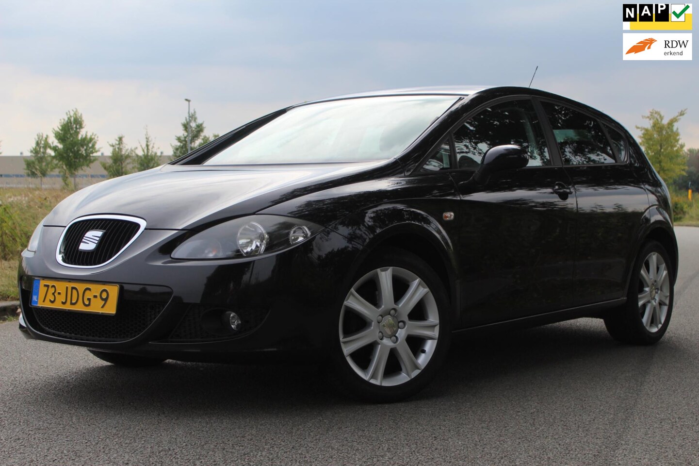 SEAT Leon - 1.6 Dynamic Style 102 pk | KEURIG NETTE AUTO | CLIMATE CONTROLE | PARKEERSENSOREN | CRUISE - AutoWereld.nl