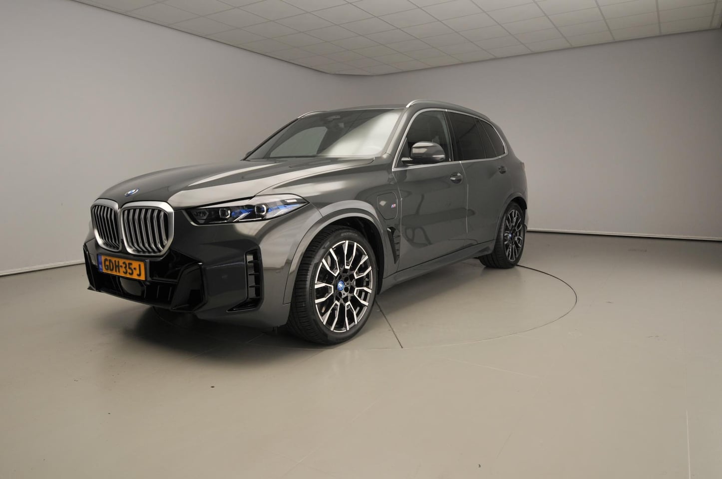 BMW X5 - xDrive50e | M-Sportpakket | LED | Leder | HUD | Comfortzetels | Keyles go | Chrome line | - AutoWereld.nl