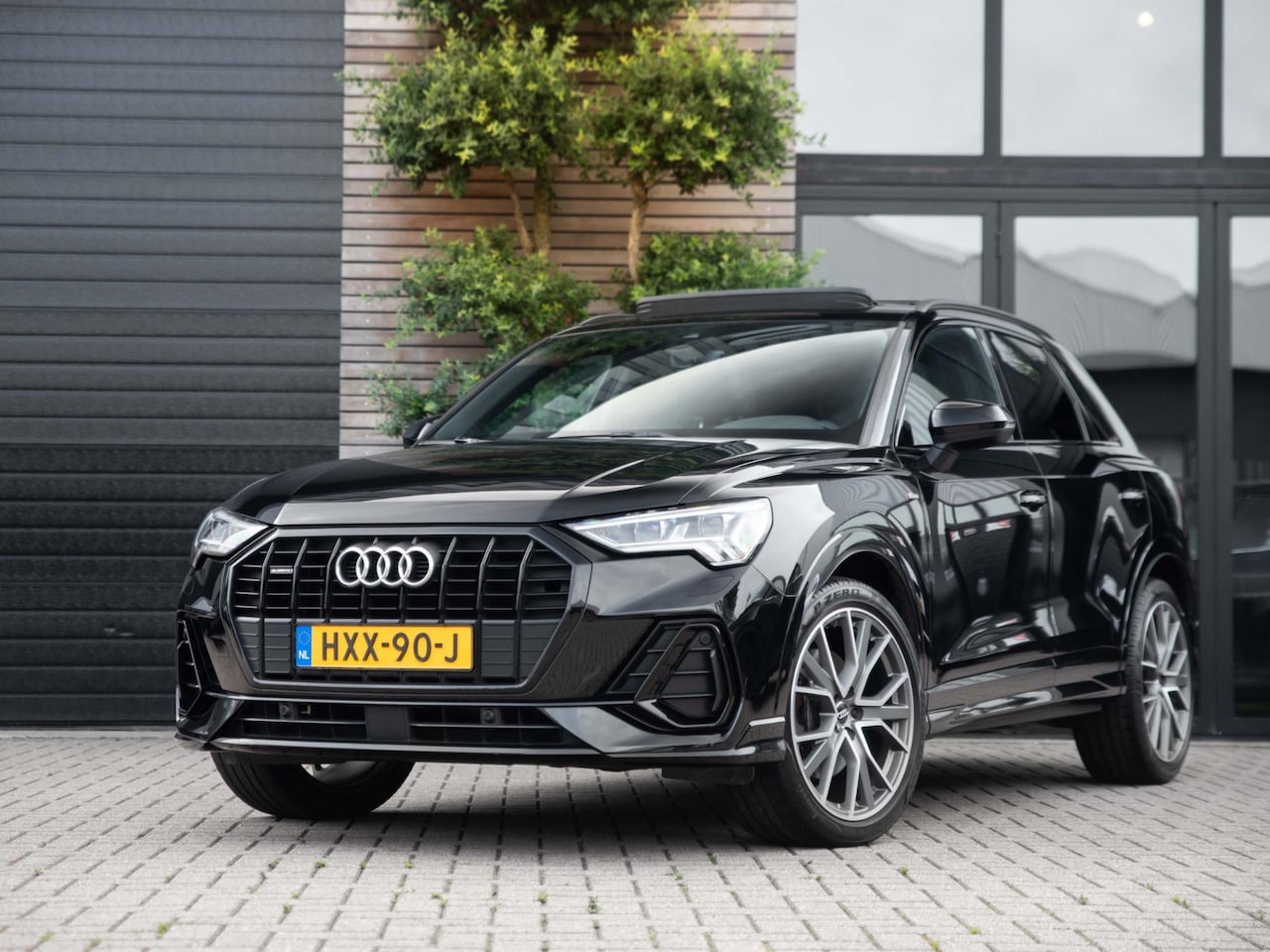 Audi Q3 - 40 TFSI quattro 3x S-Line Pano B&O Keyless - AutoWereld.nl