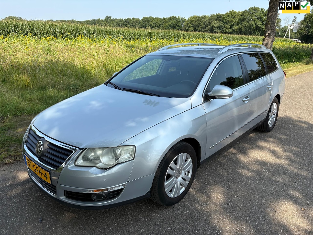 Volkswagen Passat Variant - 1.8 TFSI Highline Automaat/Alcantara/Leer/Lichtmetaal/Trekhaak - AutoWereld.nl