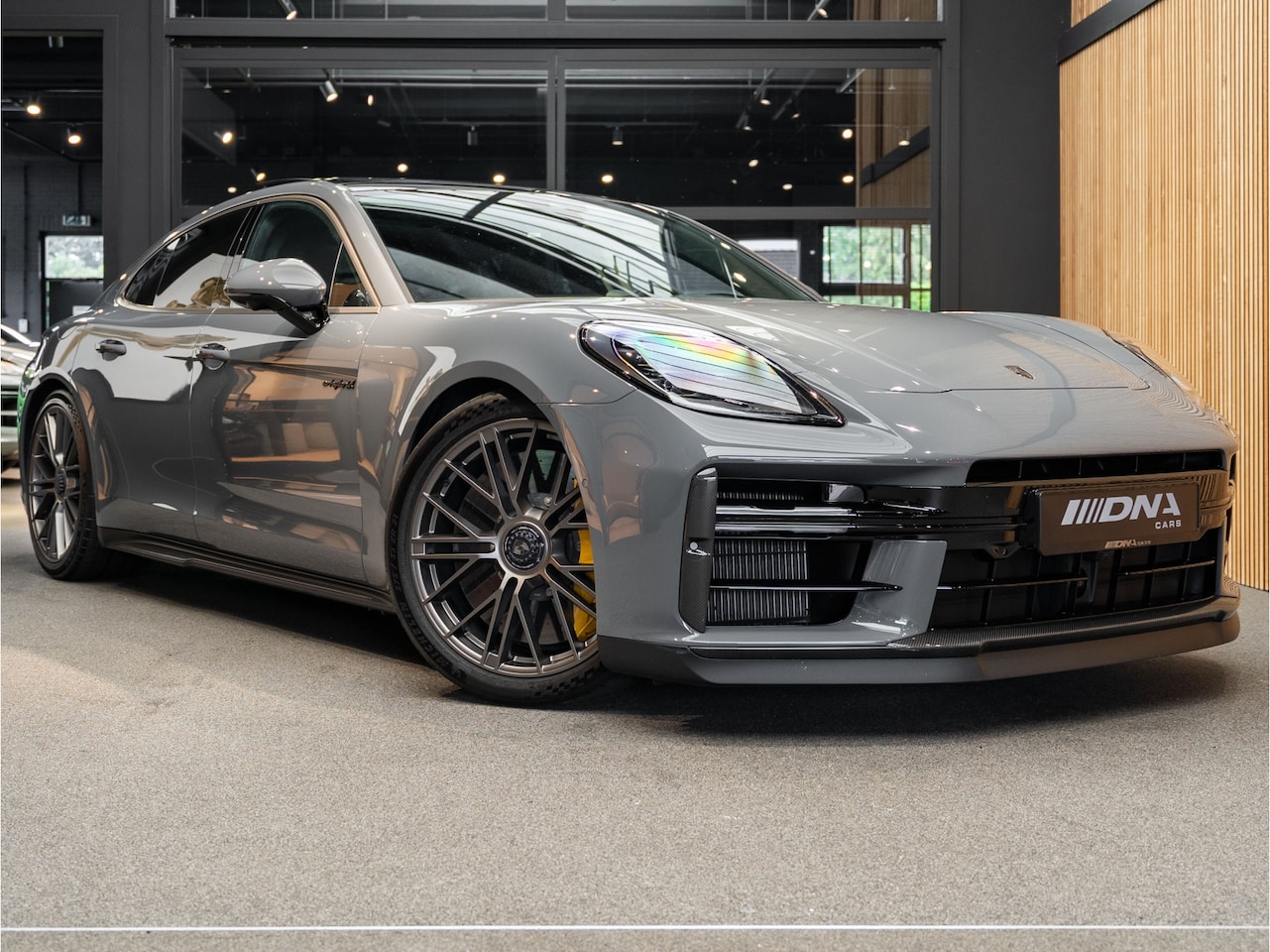 Porsche Panamera - Turbo S Carbon Pakket 4.0 Turbo S PCCB E-Hybrid - AutoWereld.nl