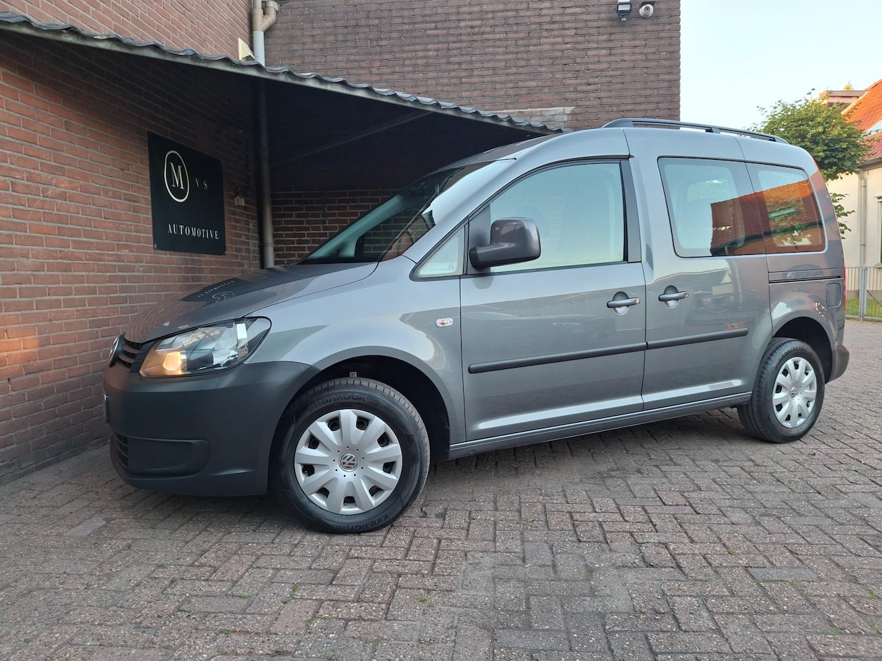 Volkswagen Caddy - Combi 1.2 TSI Comfortline 105PK Airco / Trekhaak / 2x Schuifdeur / - AutoWereld.nl