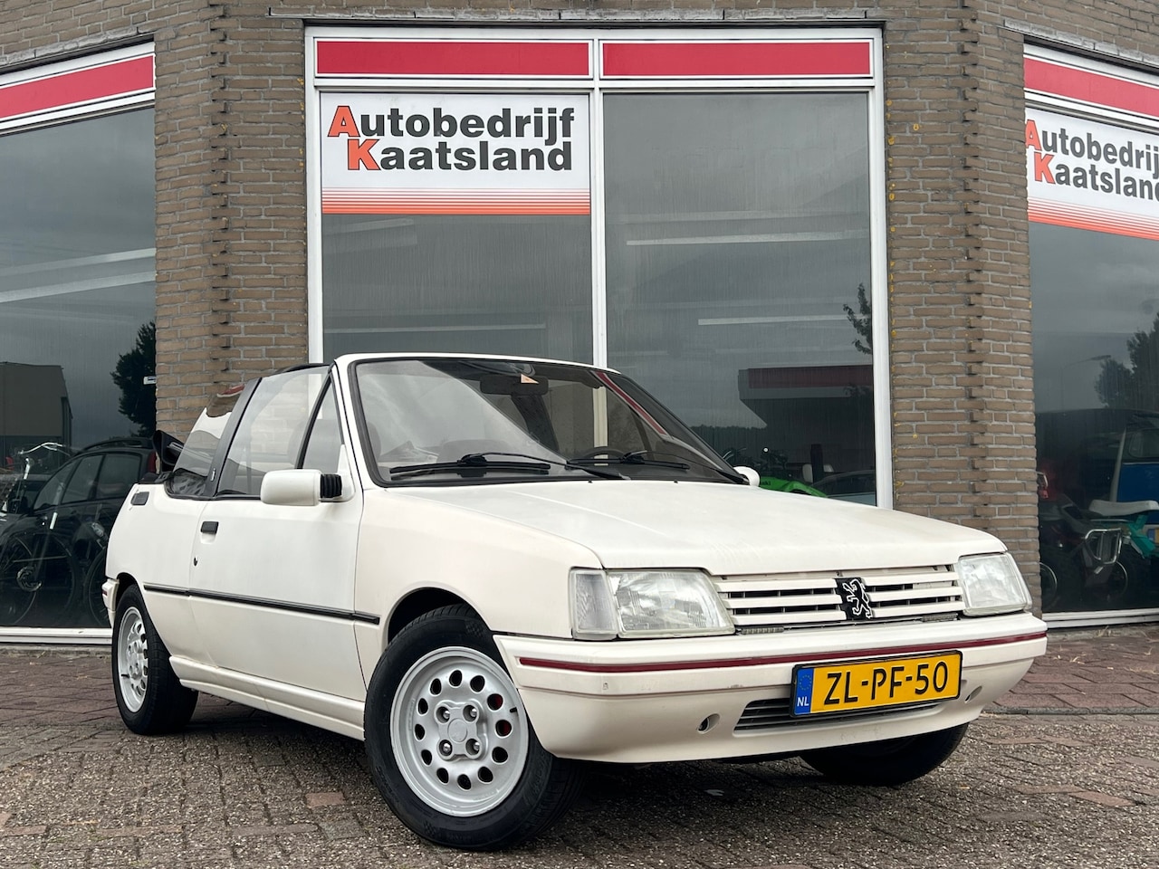 Peugeot 205 - - Cabrio 1.4 CT - AutoWereld.nl