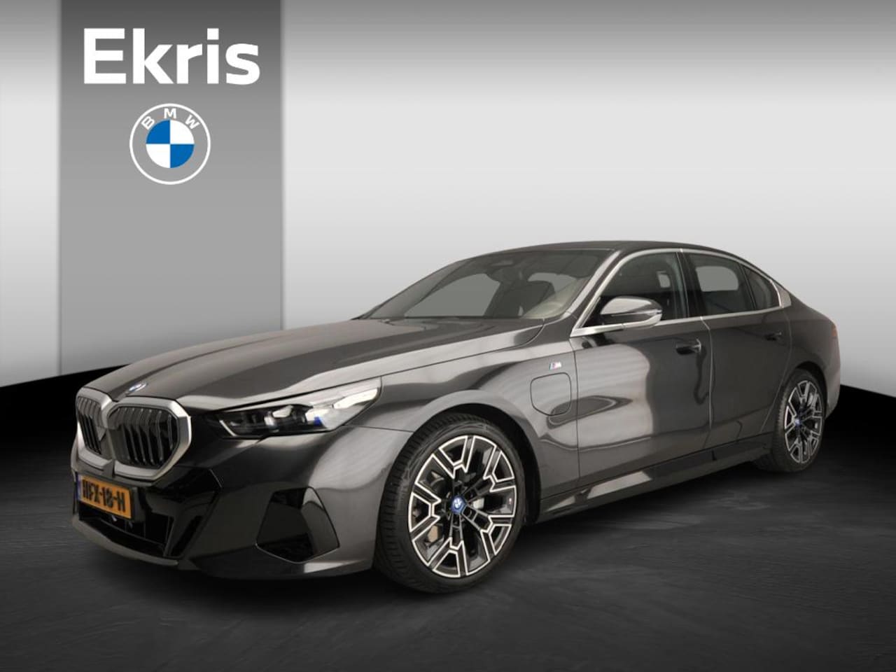 BMW 5-serie - Sedan 530e | M-Sportpakket | LED | Navigatie | Sportstoelen | Chrome line | Active cruise - AutoWereld.nl