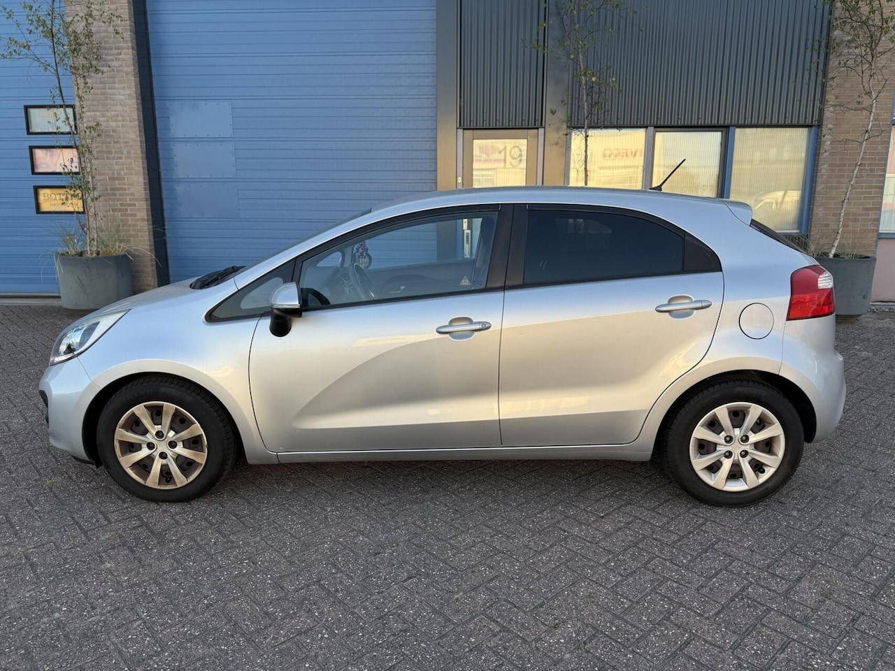 Kia Rio - 1.2 CVVT Comfort Pack 5-deurs NIEUWE APK AIRCO - AutoWereld.nl