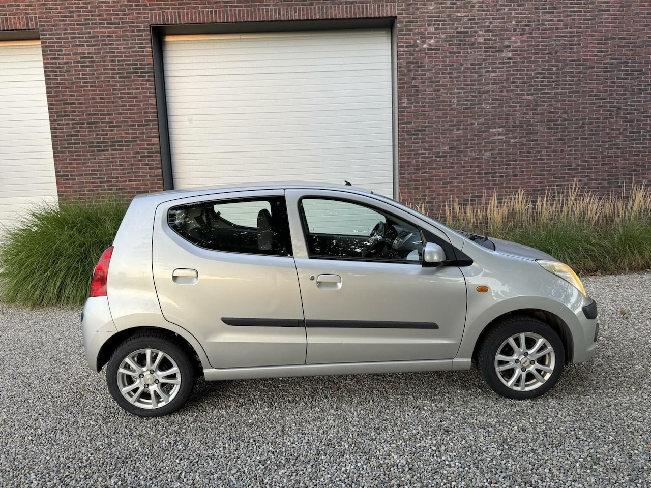 Nissan Pixo - 1.0 2010 5-deurs Airco Nette auto 2 sleutels - AutoWereld.nl