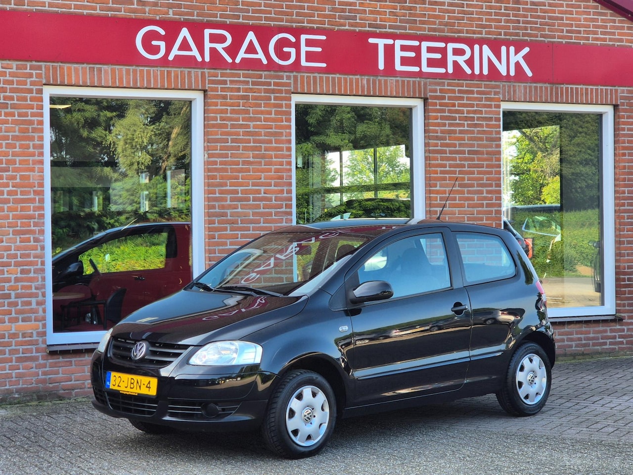 Volkswagen Fox - 1.2 Trendline 54PK 3drs stuurbekr, radio/cd, bluetooth - AutoWereld.nl