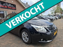 Toyota Avensis - 1.8 VVTi Dynamic. 2de eigenaar, cruise, stoelverwarming, airco, trekhaak, aux, isofix, etc