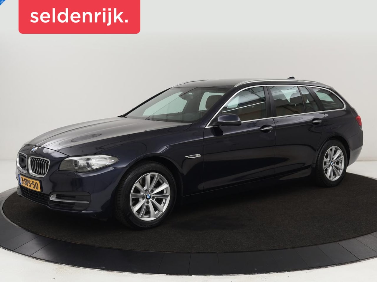 BMW 5-serie Touring - 528xi Luxury Edition | Leder | Achterbankverwarming | Comfortstoelen | Navigatie | Xenon | - AutoWereld.nl