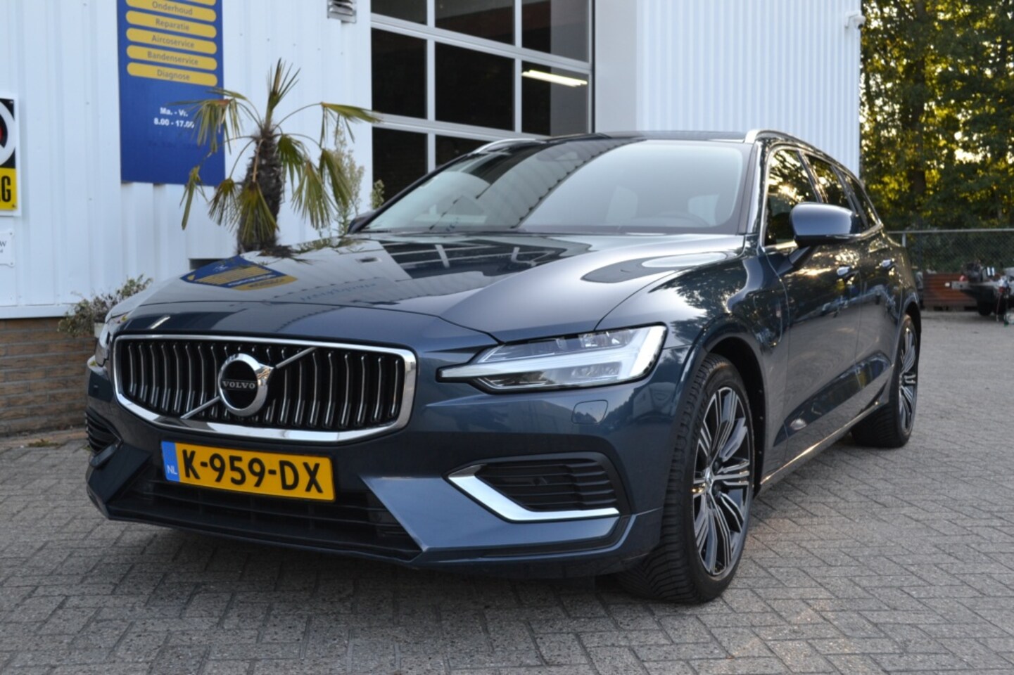 Volvo V60 - 2.0 T8 AWD R. R-Des. - AutoWereld.nl