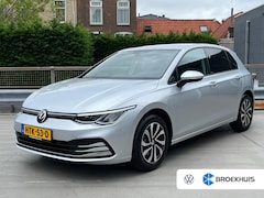 Volkswagen Golf - 1.5 130PK TSI Life | ACC | Achteruitrijcamera | Getinte ruiten achter | Trekhaak | Navigat