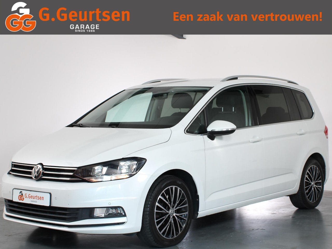 Volkswagen Touran - 1.2 TSI Highline 1.2 TSI Highline, 7-Persoons, Navigatie, Bluetooth, ACC - AutoWereld.nl