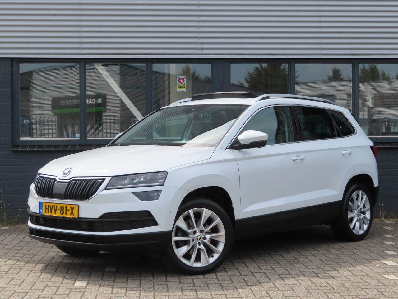 Skoda Karoq - 1.5 TSI ACT Style DSG | Leder | trekhaak | camera | Pano dak | stoel + stuurwielverwarming - AutoWereld.nl