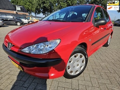Peugeot 206 - 1.1 XR 5Drs 2005. 118000km. Elektrische ramen/CV op afstand etc.. APK 08-2026