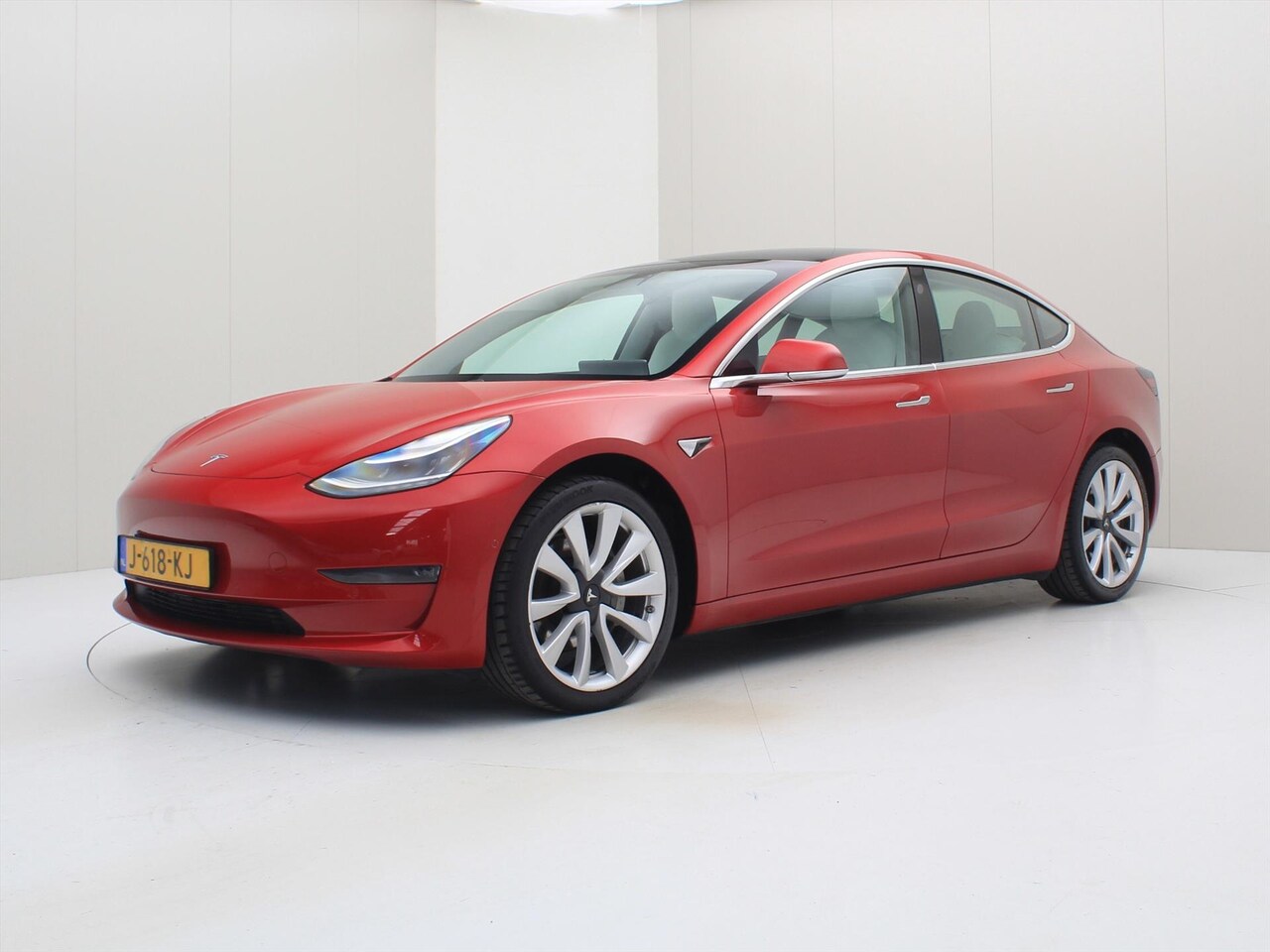 Tesla Model 3 - Long-Range AWD 351pk 75 kWh [ AUTOPILOT+19" LMV+WIT LEDER+620KM WLTP+PREMIUM AUDIO ] - AutoWereld.nl