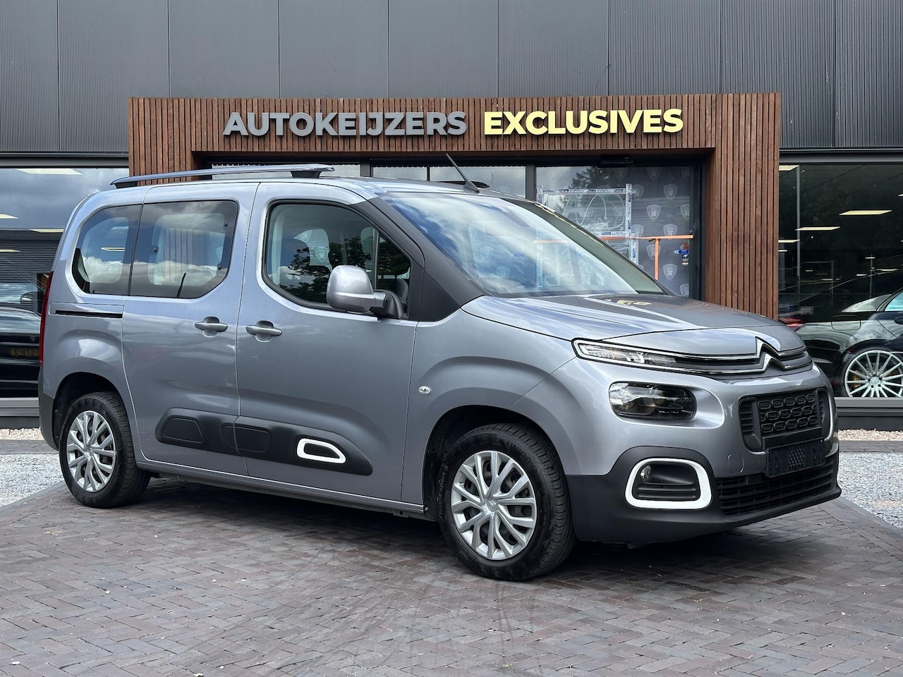 Citroën Berlingo - 1.2 PureTech Feel Cruise Clima PDC Trekhaak 5p - AutoWereld.nl