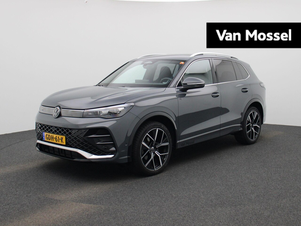 Volkswagen Tiguan - 1.5 eTSI R-Line Business 150 PK DSG | Apple Carplay | Sportpakket Plus | Assistance Pakket - AutoWereld.nl