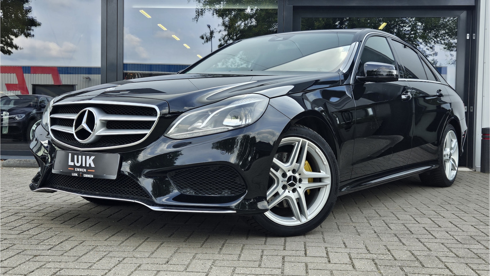 Mercedes-Benz E-klasse - 350 CGI Edition Sport AMG + SCHUIFDAK + LED + HARMAN KARDON + VOLLEER + KEYLESS - AutoWereld.nl